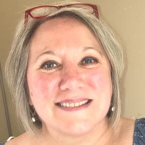 Meet your Posher, Lorie